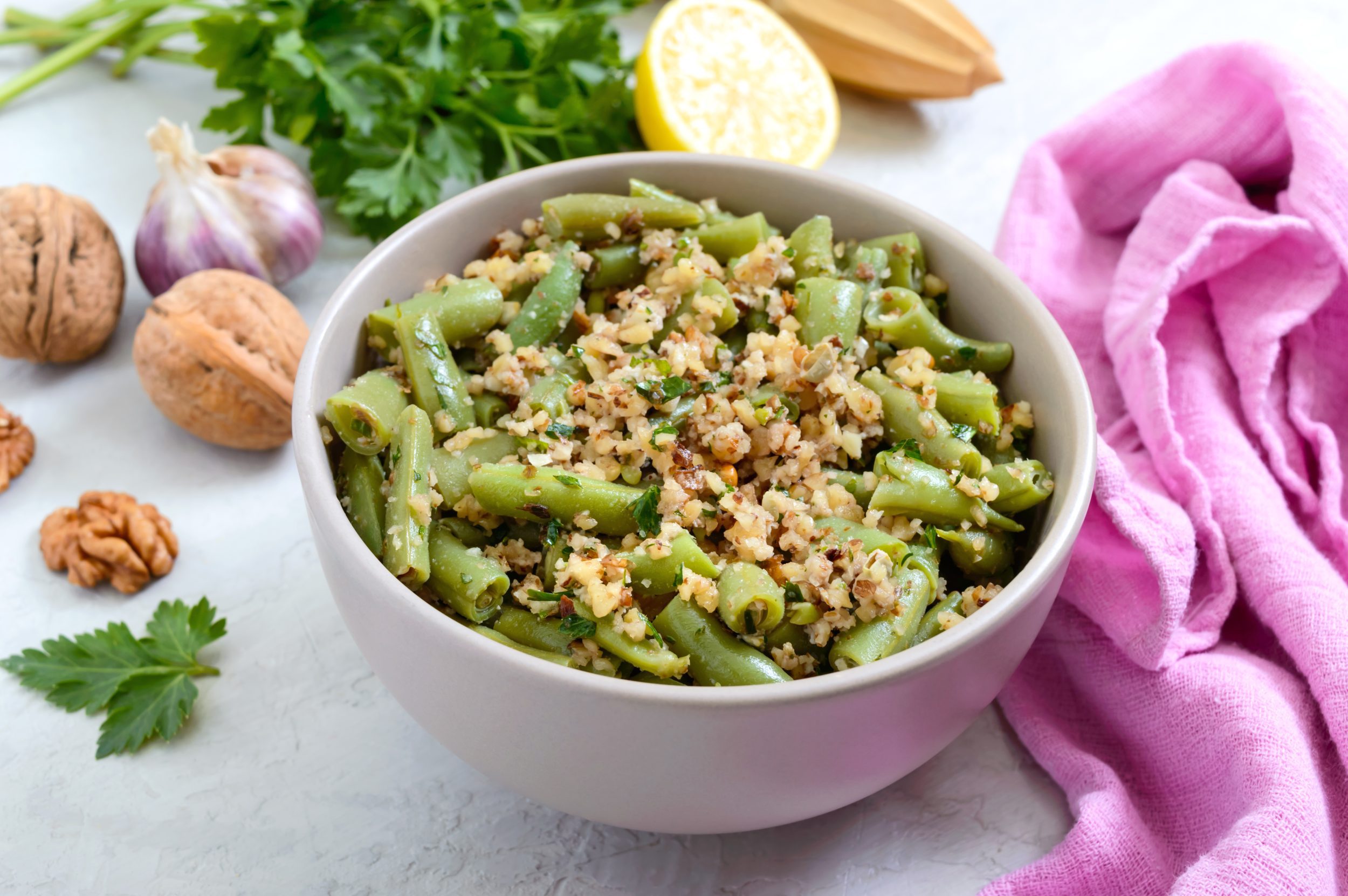 Salade de quinoa aux asperges et aux petits pois : un exemple de bonne alimentation pour la digestion