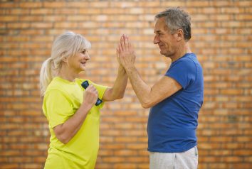 Prendre soin de vos bras et épaules : un guide pour les seniors